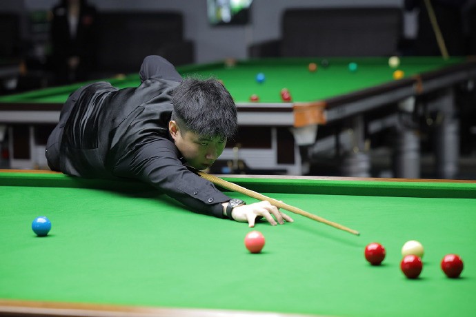 色的年轻后 色的年轻后