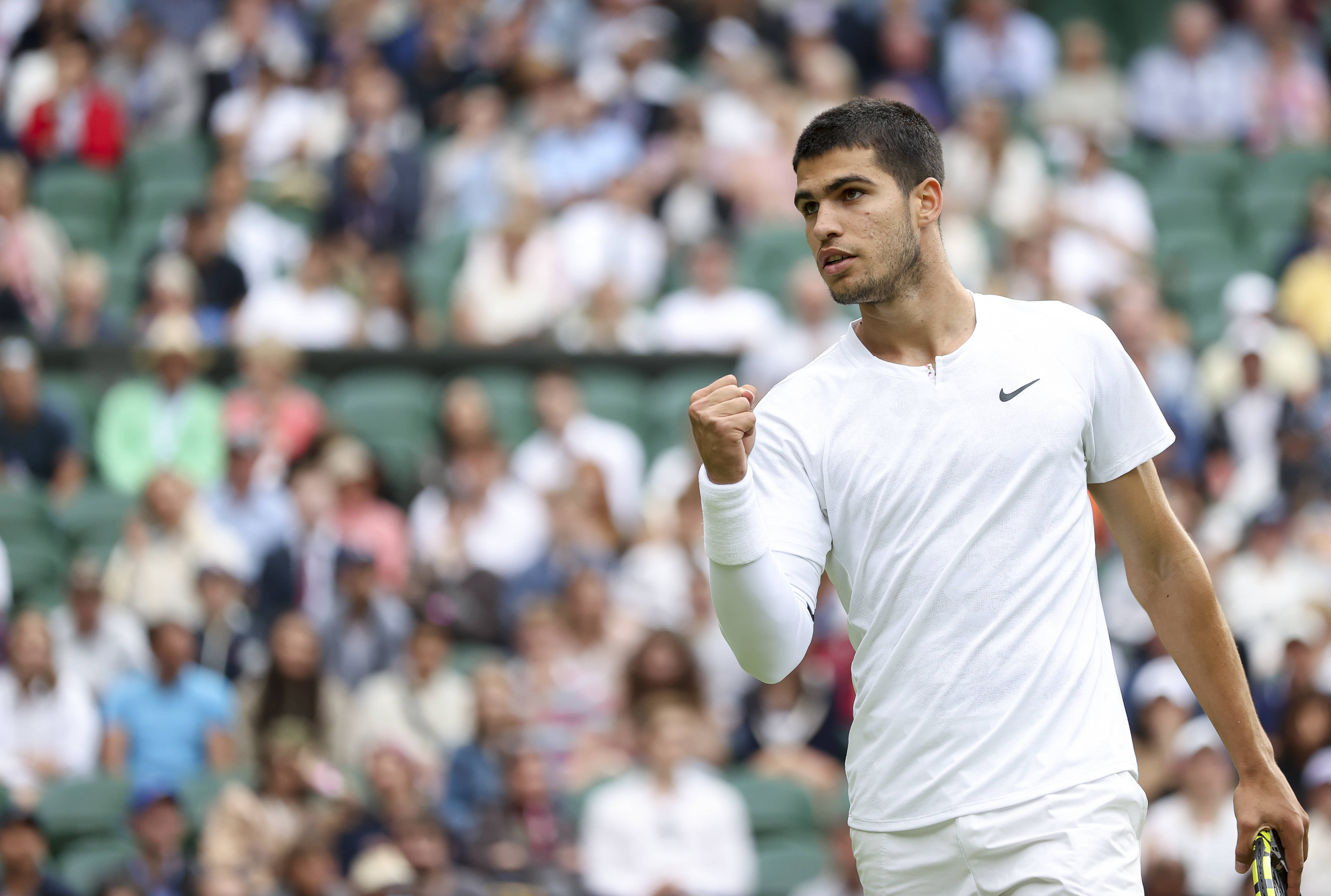 球队中场控 球队中场控